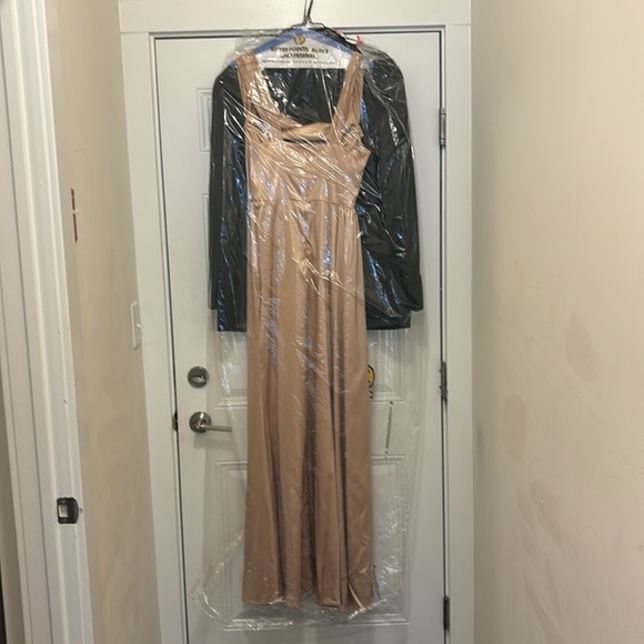 Amelie Off the Shoulder gown - Picture 4 of 4